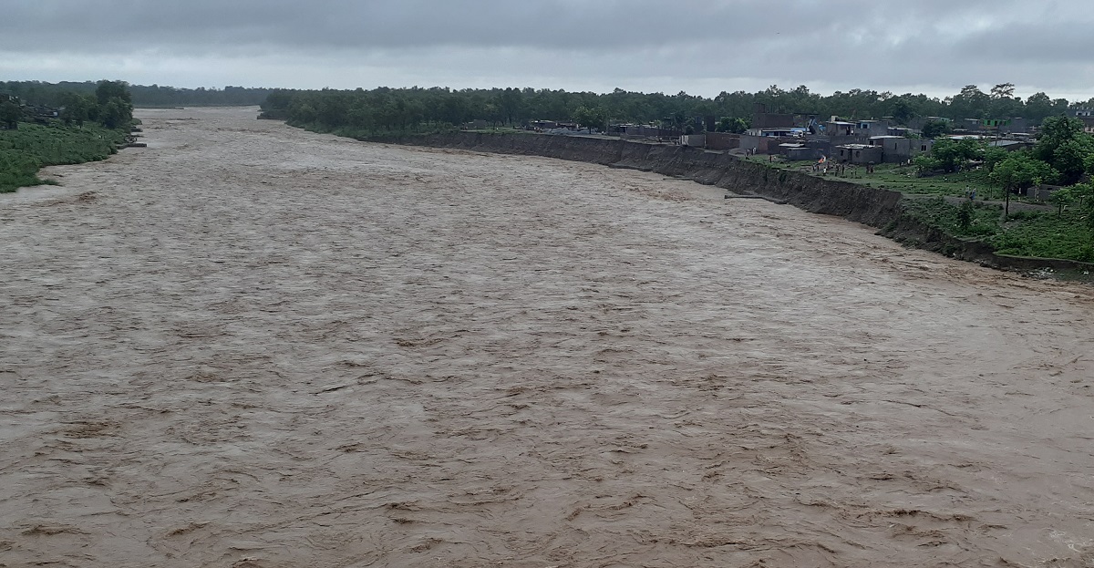 रूपन्देही, पाल्पा र नवलपुरमा भारी वर्षा, तिनाउ नदीले पार गर्यो खतराको तह
